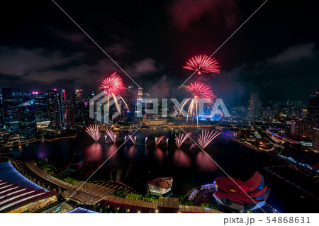 シンガポールの夜景と花火 54868631