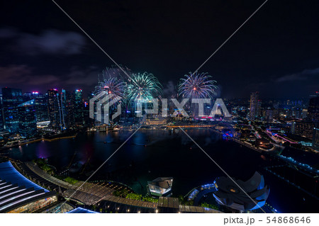 シンガポールの夜景と花火 54868646