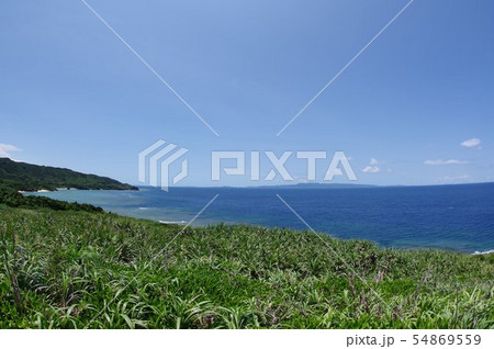 沖縄　石垣島の岬　御神崎（おがんざき）より　西表島を望む 54869559