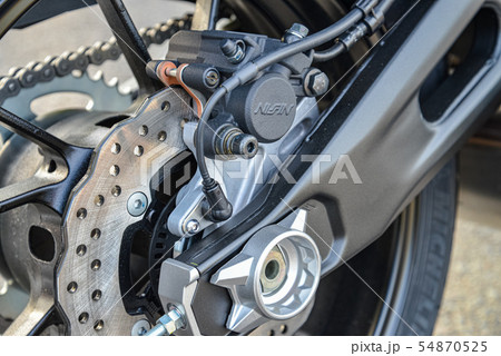 写真素材:バイク、オートバイ、チェーン、ホイール、アップ 写真素材:バイク、オートバイ、チェーン、ホイール、アップ 54870525
