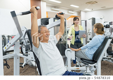 シニア夫婦 スポーツクラブイメージ 54878310
