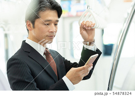 ビジネスマン 電車 通勤イメージ 撮影協力:京王電鉄株式会社 ビジネスマン 電車 通勤イメージ 撮影協力:京王電鉄株式会社 54878324