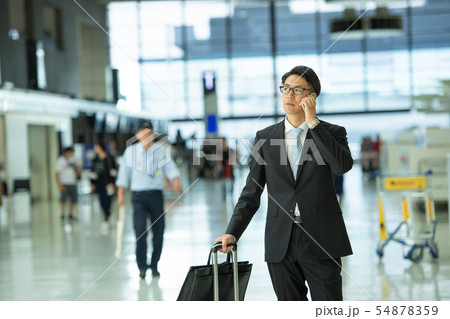 ビジネスマン 空港 出張 ビジネス イメージ ビジネスマン 空港 出張 ビジネス イメージ 54878359