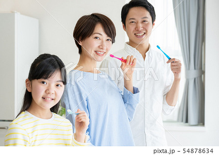 親子 歯みがき ファミリーイメージ 54878634