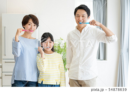 親子 歯みがき ファミリーイメージ 54878639