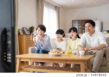 親子 リビング テレビ ファミリーイメージ 親子 リビング テレビ ファミリーイメージ 54878649