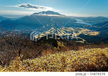 箱根・丸岳から見る仙石原・神山・芦ノ湖の眺め 54879376