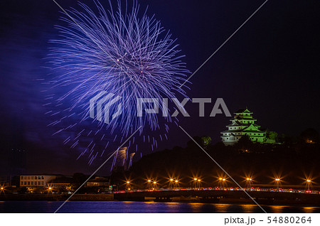 佐賀県 唐津観光協会主催 九州花火大会 唐津城と花火 の写真素材 佐賀県 唐津観光協会主催 九州花火大会 唐津城と花火 の写真素材