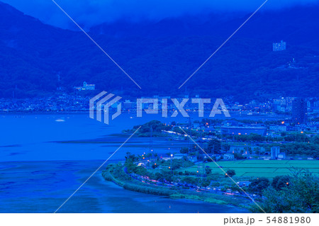(長野県)諏訪湖祭湖上花火大会の会場 湖畔夕景 (長野県)諏訪湖祭湖上花火大会の会場 湖畔夕景 54881980