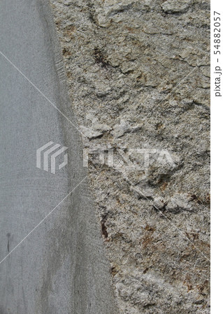 荒い岩肌 荒い岩肌 54882057