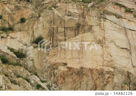 荒い岩肌 54882126