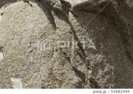 荒い岩肌 54882494