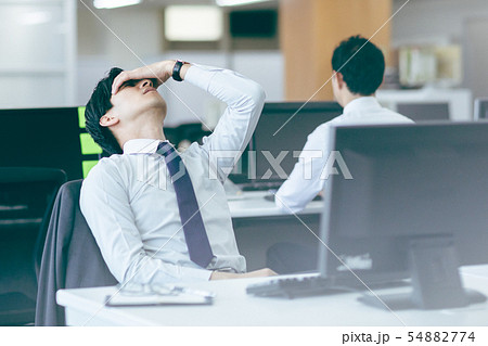 若いビジネスマン 54882774