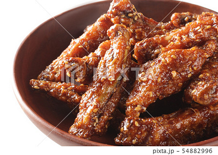 鳥を使ったピリ辛のチキンバー 54882996