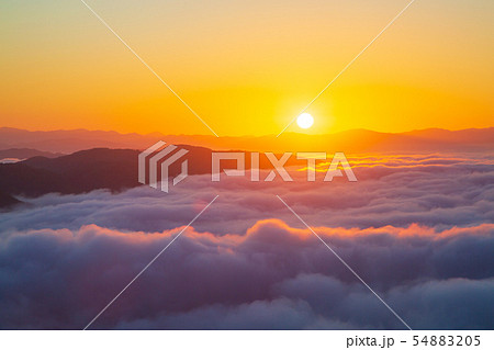 高谷山の雲海と日の出 54883205