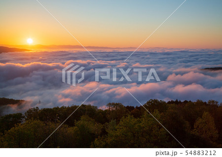 高谷山の雲海と日の出 54883212