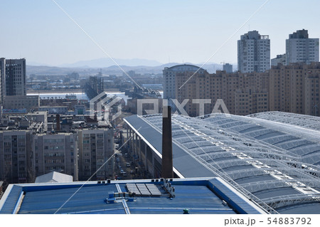 丹東駅から北朝鮮へ一直線に伸びる線路（中国） 54883792