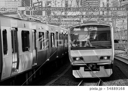 都心を走る通勤電車e231系山手線イメージのイラスト素材