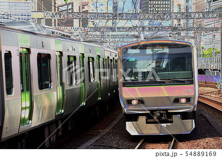 都心を走る通勤電車E231系山手線イメージ 都心を走る通勤電車E231系山手線イメージ 54889169