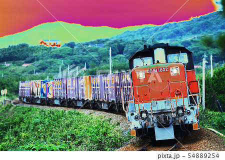 カーブを行く貨物列車dd51イメージのイラスト素材 5454