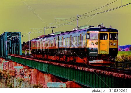 鉄橋を渡るローカル電車115系イメージ 54889265