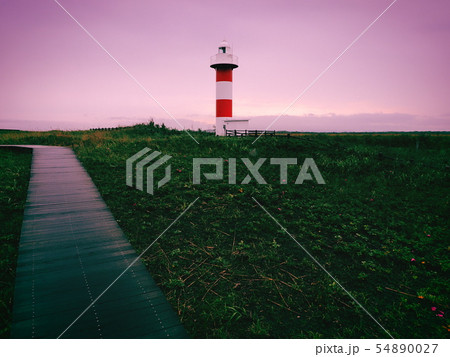 北海道石狩市の石狩灯台の雨の朝 北海道石狩市の石狩灯台の雨の朝 54890027