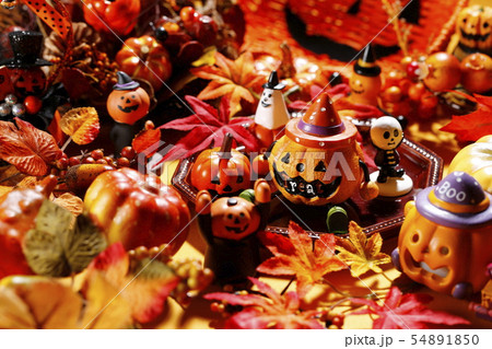 ハロウィンイメージ　トリックオアトリート 54891850