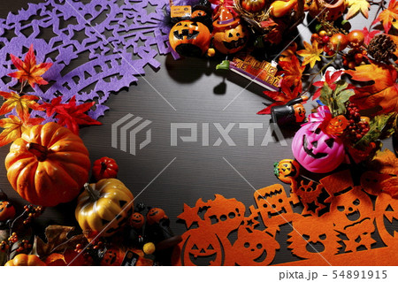 ハロウィンイメージ　トリックオアトリート 54891915