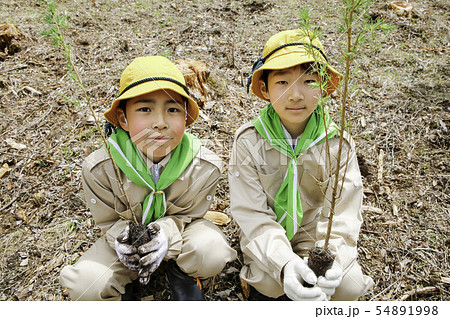 植樹するみどりの少年団 植樹するみどりの少年団 54891998