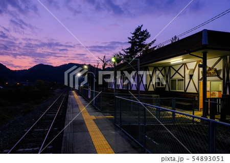 夕暮れの無人駅 夕暮れの無人駅 54893051