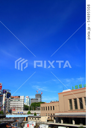 東京都　ＪＲ上野駅前の風景 54895508