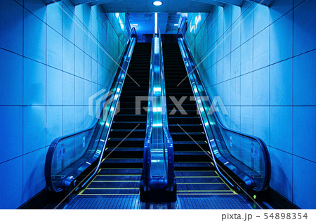 Escalator in an underground station in Tokyo - Escalator in an underground station in Tokyo - 54898354