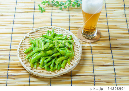 枝豆と冷えたビール 54898994