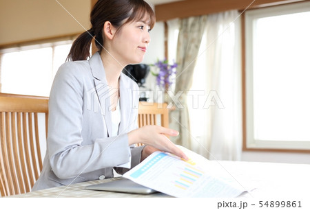 自宅訪問のセールスイメージ 54899861