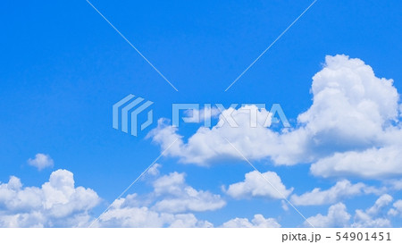 初夏の爽やかな青空 初夏の爽やかな青空 54901451