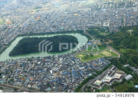 仁徳天皇陵古墳、履中天皇陵古墳　空撮 54918976
