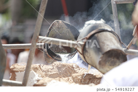 Charcoal furnace make for gold Buddha statue Charcoal furnace make for gold Buddha statue 54919227