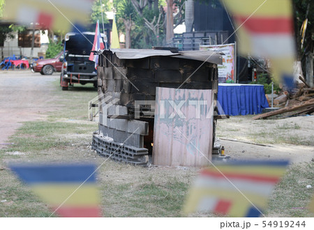 Charcoal furnace make for gold Buddha statue Charcoal furnace make for gold Buddha statue 54919244