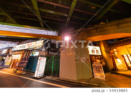 日本の東京都市景観 東京・新橋(ガード下の飲み屋街) 日本の東京都市景観 東京・新橋(ガード下の飲み屋街) 54919865
