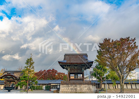 東本願寺 雨上がりの境内風景 東本願寺 雨上がりの境内風景 54922001