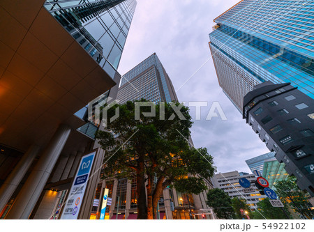 日本の東京都市景観　三越前駅や「室町三丁目南」などを望む 54922102