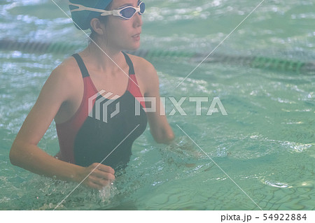 In the pool 54922884