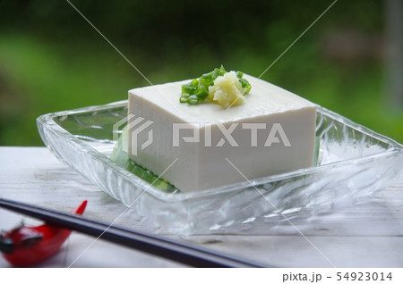 冷奴　冷やっこ　絹ごし豆腐　豆腐 54923014