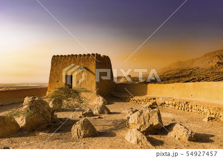 Defensive Fortress in the Desert. Dhayah Foryt 54927457