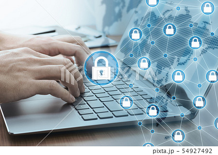コンピューターのネットワークセキュリティ。ブロックチェーン技術。ノートパソコンを使う男性の手のアップ コンピューターのネットワークセキュリティ。ブロックチェーン技術。ノートパソコンを使う男性の手のアップ 54927492
