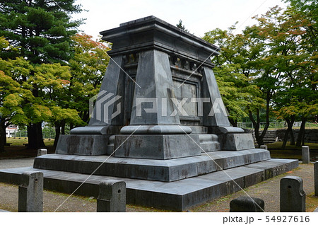 南部利祥中尉銅像台座（盛岡城跡公園(岩手公園)／岩手県盛岡市内丸1-37）の写真素材 [54927616] - PIXTA