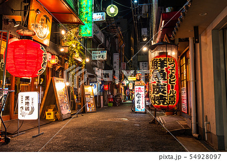 《大阪府》道頓堀・路地裏の飲み屋街 《大阪府》道頓堀・路地裏の飲み屋街 54928097