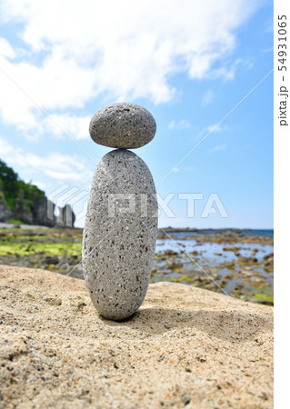 夏の北海道せたな町大成区長磯海岸で石のオブジェの風景を撮影 夏の北海道せたな町大成区長磯海岸で石のオブジェの風景を撮影 54931065