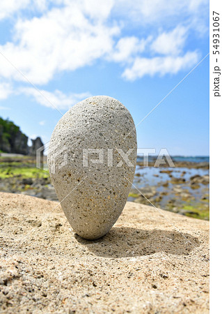 夏の北海道せたな町大成区長磯海岸で石のオブジェの風景を撮影 夏の北海道せたな町大成区長磯海岸で石のオブジェの風景を撮影 54931067
