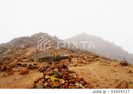 乗鞍岳 剣ヶ峰 頂上小屋手前 乗鞍岳 剣ヶ峰 頂上小屋手前 54934527